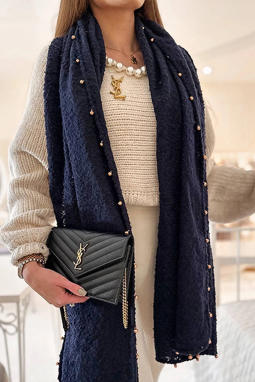 Tamsiai mėlyna skara su aukso... Tamsiai mėlyna skara su aukso...