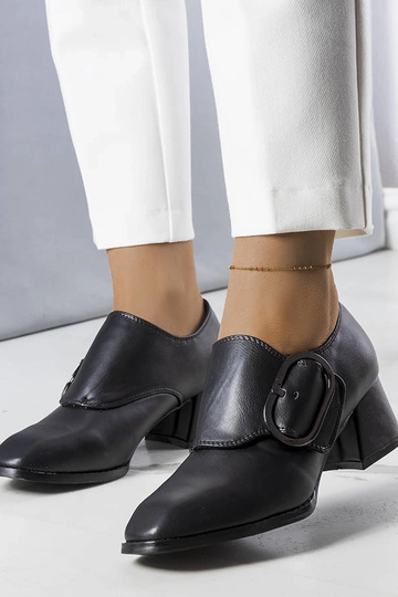 Ailani juodi pompos su kulnu