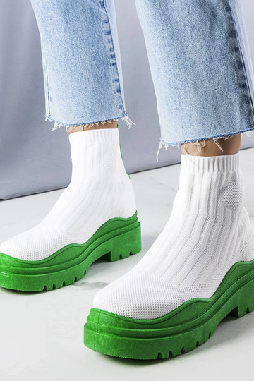 Balti aulinukai su rožine...