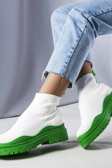 Balti aulinukai su rožine... 2