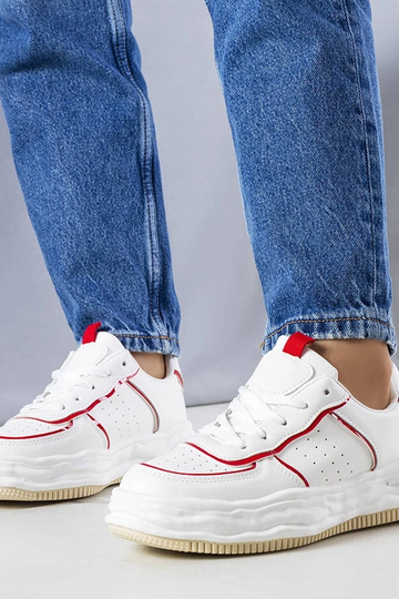 Balti sportbačiai su...