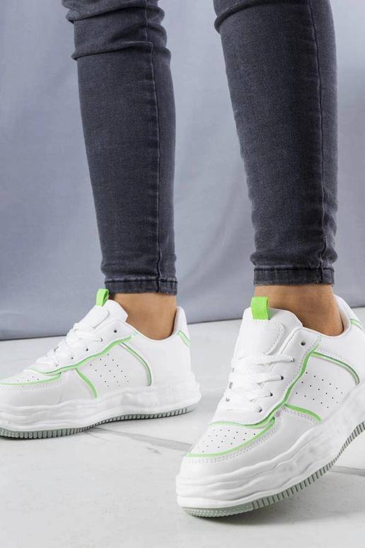 Balti sportbačiai su žaliais...