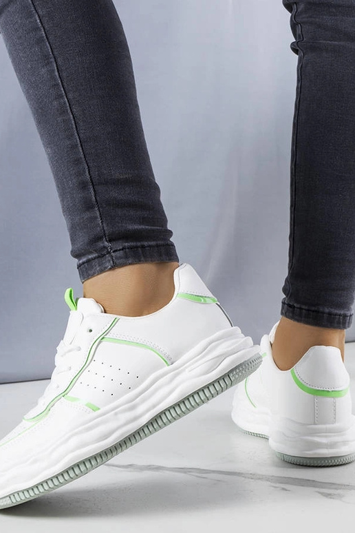 Balti sportbačiai su žaliais...