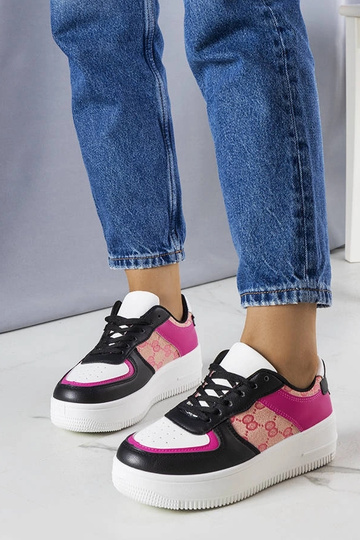 Balti bateliai virš...