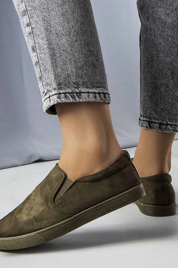 Žali dirbtinės zomšos... 2