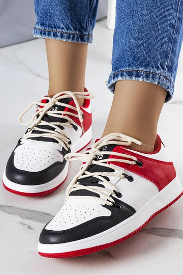 Balti sportiniai bateliai... 2