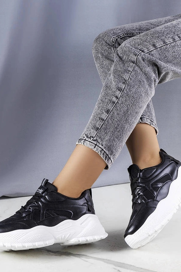 Juodi sportbačiai su...