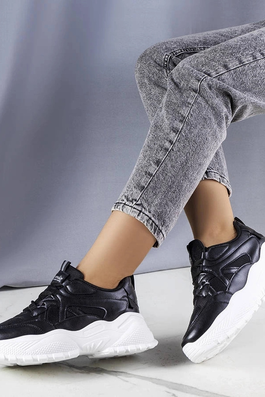 Juodi sportbačiai su masyviu Lorene padu