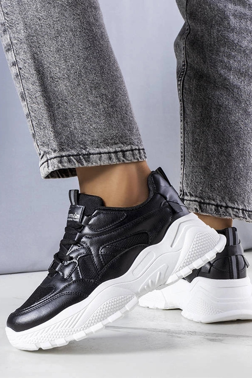 Juodi sportbačiai su masyviu Lorene padu