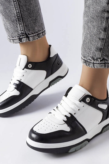 Juodi Kristie platforminiai...