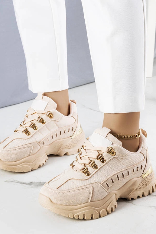 Balti bateliai ant platformos, „Nichole"