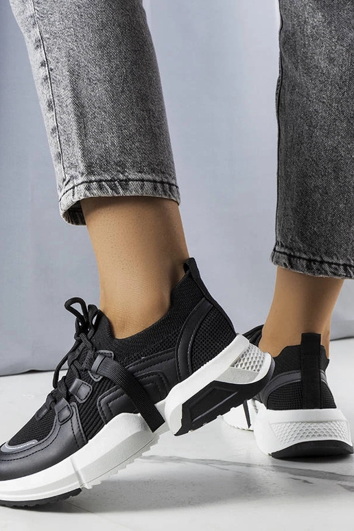 Peggy juodi sportbačiai