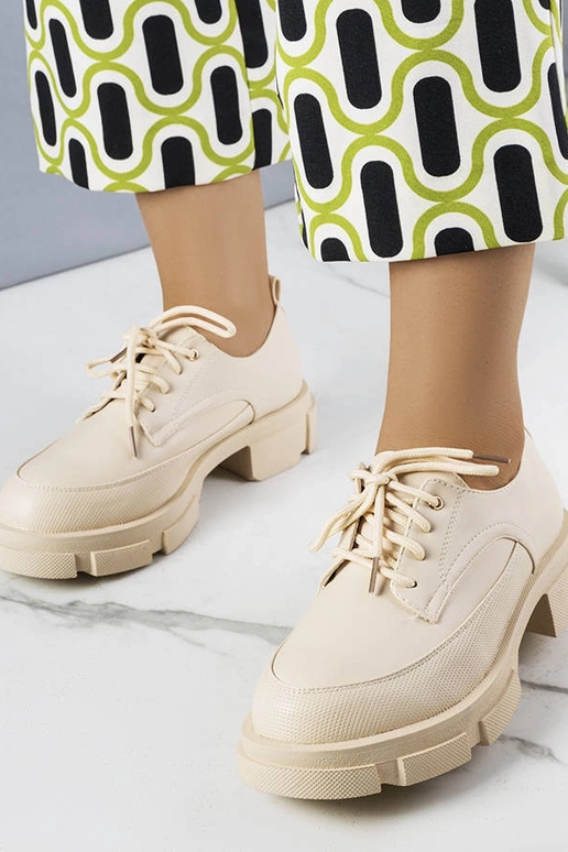 Smėlio spalvos batai su masyviu padu Kay