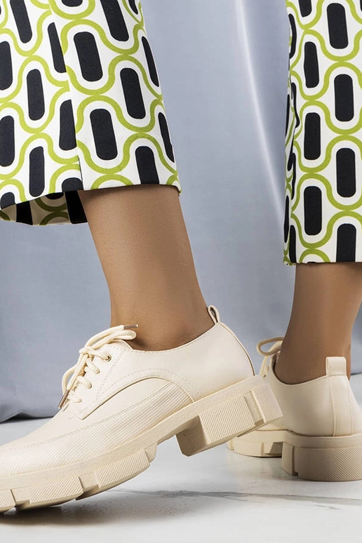 Smėlio spalvos batai su masyviu padu Kay