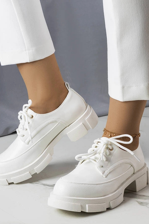 Žali bateliai su aukso detalėmis, „Iris"