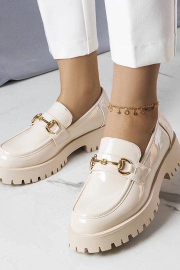 Smėlio spalvos lakinės odos...