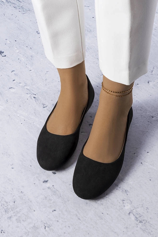 Juodos balerinos su odiniu vidpadžiu... Juodos balerinos su odiniu vidpadžiu...