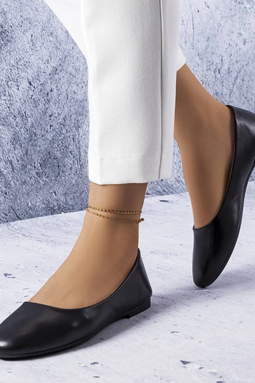 Juodos balerinos su odiniu...