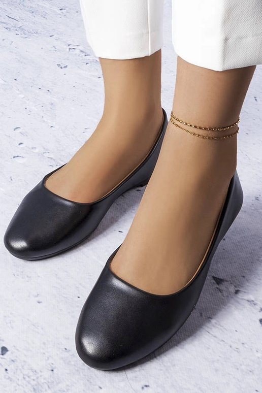 Juodos balerinos su odiniu vidpadžiu... Juodos balerinos su odiniu vidpadžiu...