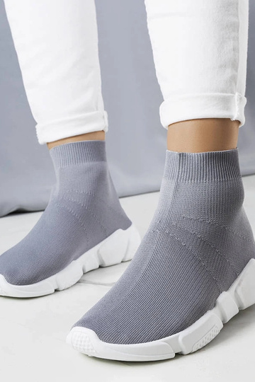 Pilki aukštakulniai...