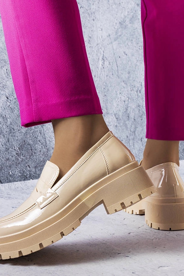 Smėlio spalvos lakinės odos... 2