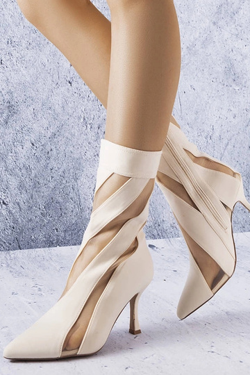 Smėlio spalvos lakuoti...