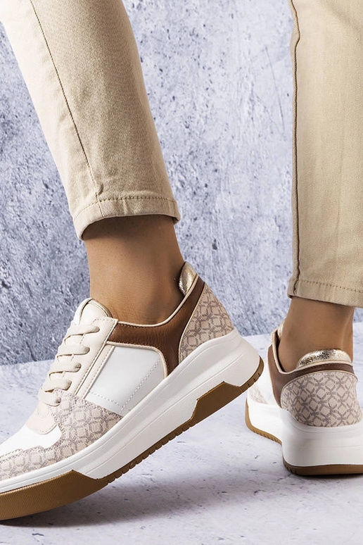 Rudi sportbačiai, dekoruoti Grandbois...