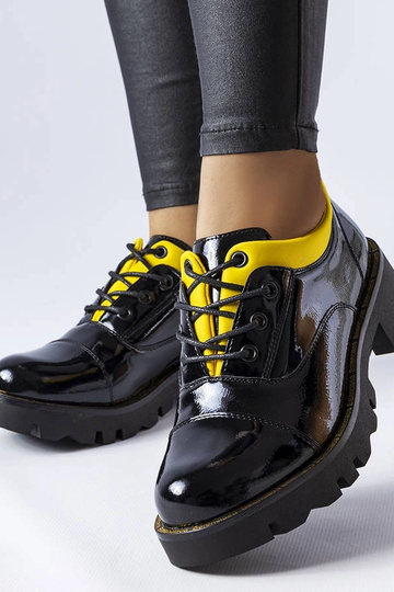 Tamsiai mėlyni bateliai ant...