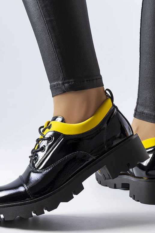 Tamsiai mėlyni bateliai ant...