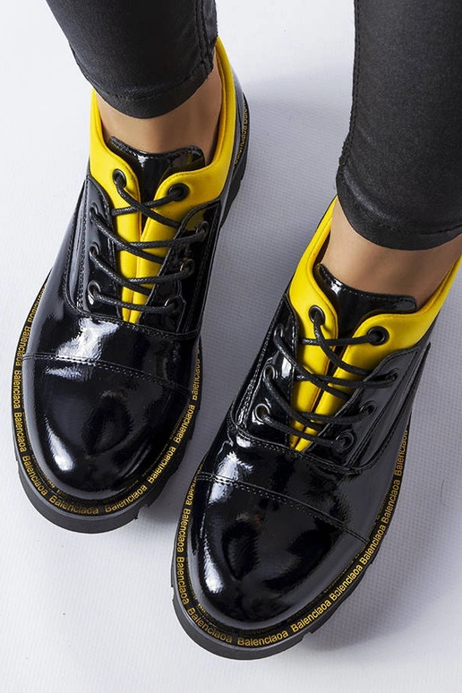 Tamsiai mėlyni bateliai ant...