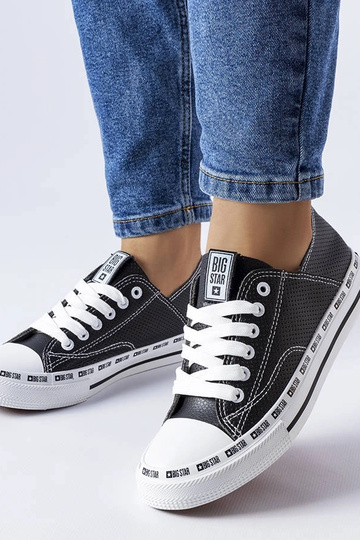 Juodi ažūriniai sportbačiai...