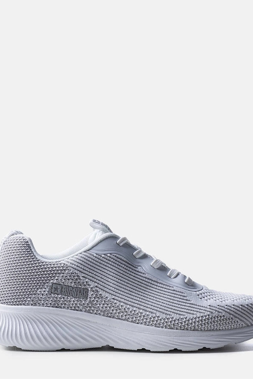 Juodi bateliai ant platformos,...