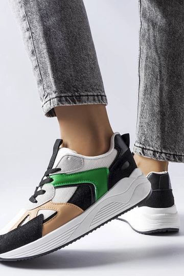 Juodos šlepetės užsegamos... 2