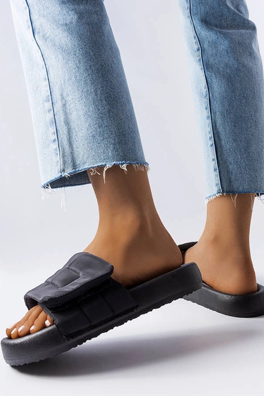 Juodos šlepetės su kaspinėliu,...