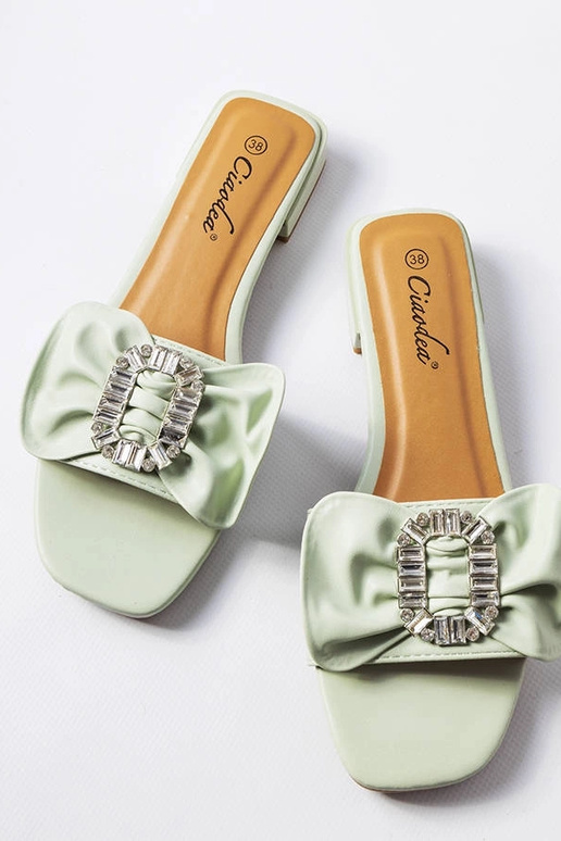 Elegantiškos žalios basutės su... Elegantiškos žalios basutės su...