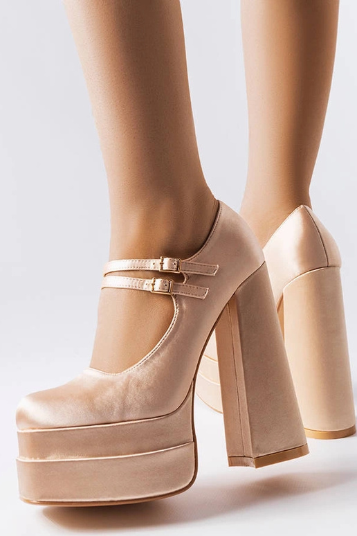 Smėlio spalvos pompos su aukštakulne... Smėlio spalvos pompos su aukštakulne...