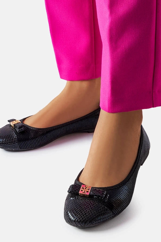 Juodi elegantiški baleto buteliai su... Juodi elegantiški baleto buteliai su...