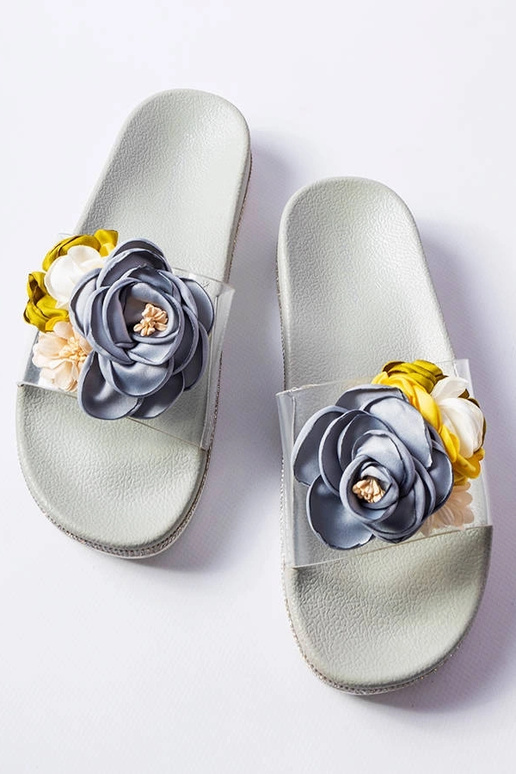 Pilkos spalvos šlepetės su permatomu...