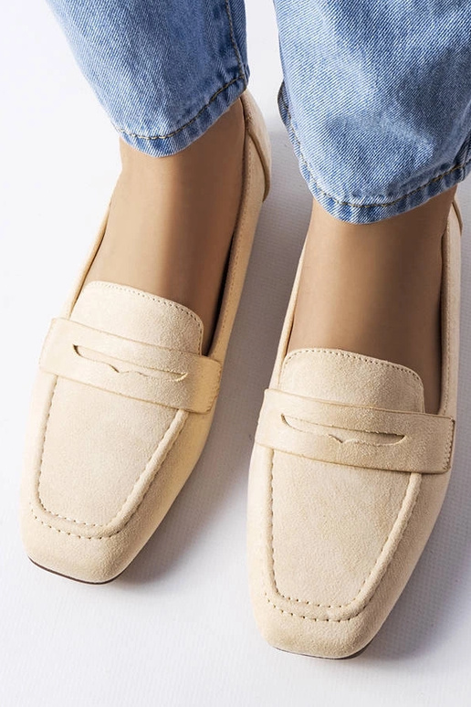 Smėlio spalvos dirbtinės zomšos... Smėlio spalvos dirbtinės zomšos...