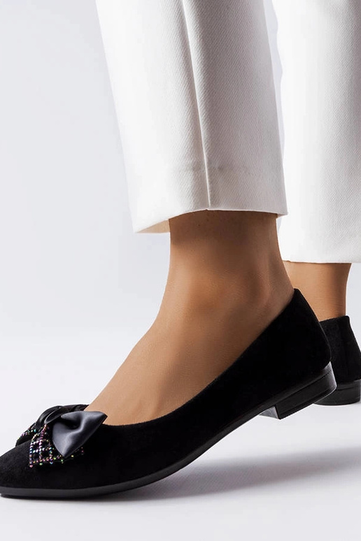 Juodos dviviečių smailių pirštų... Juodos dviviečių smailių pirštų...