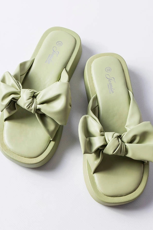 Žalios platforminės šlepetės su... Žalios platforminės šlepetės su...