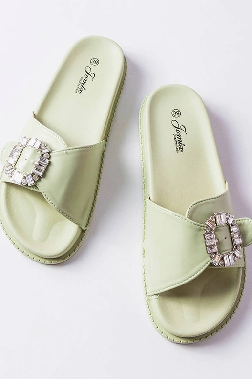 Žalios šlepetės, dekoruotos Griegsvei... Žalios šlepetės, dekoruotos Griegsvei...