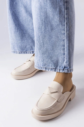 Smėlio spalvos Berkshire...