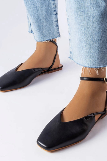 Juodi sandalai uždarais...