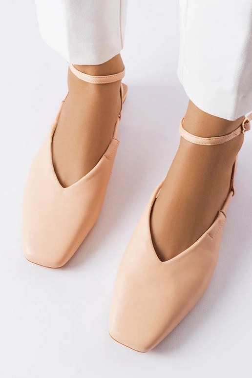 Rožiniai sandalai uždarais pirštais... Rožiniai sandalai uždarais pirštais...