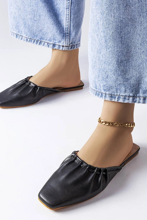 Juodi raukuoti pirštų mulai Aasiaat Juodi raukuoti pirštų mulai Aasiaat