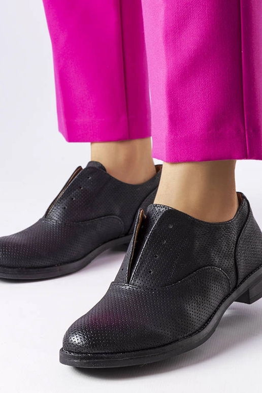 Juodi perforuoti Kairaouani batai