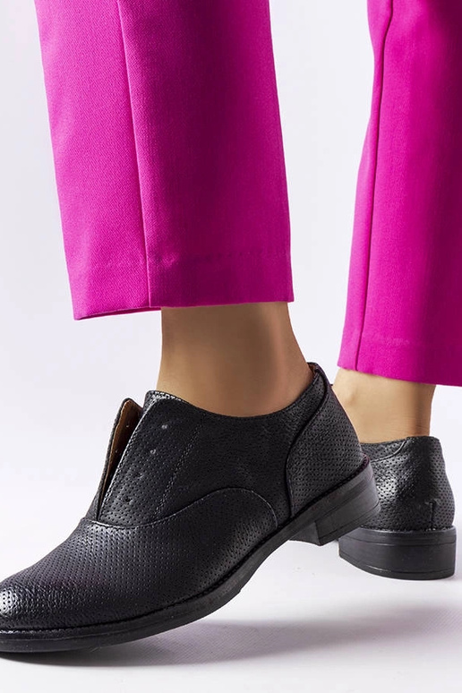 Juodi perforuoti Kairaouani batai