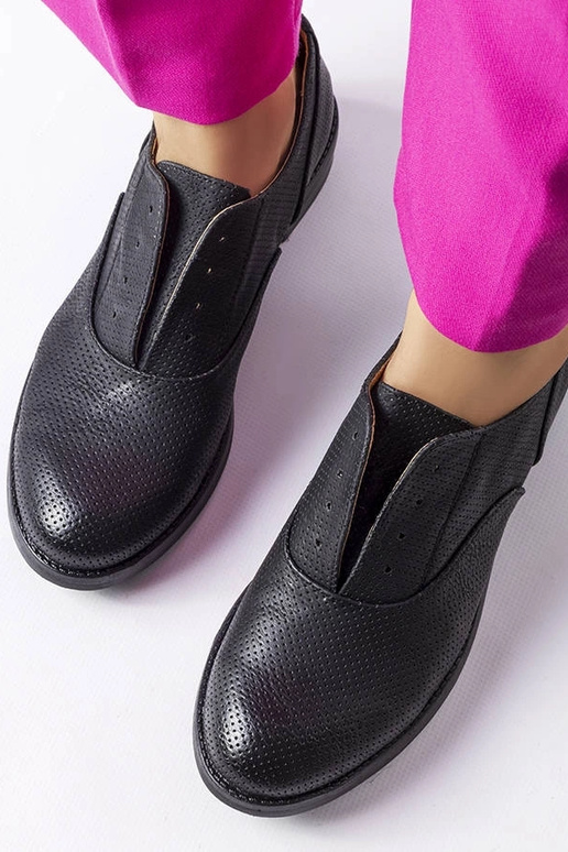 Juodi perforuoti Kairaouani batai