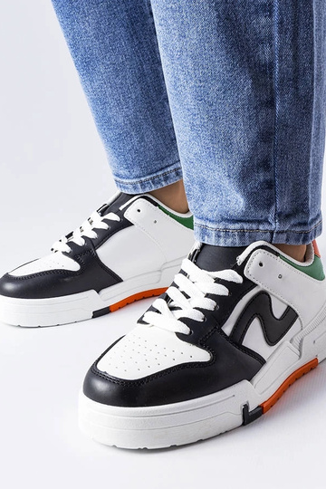 Juodai balti batai storu...